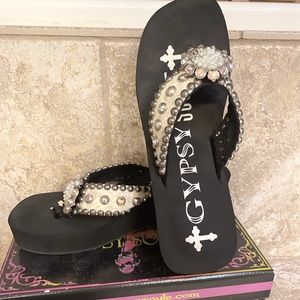 Gypsy Soule White Pearl Size 11 Like New